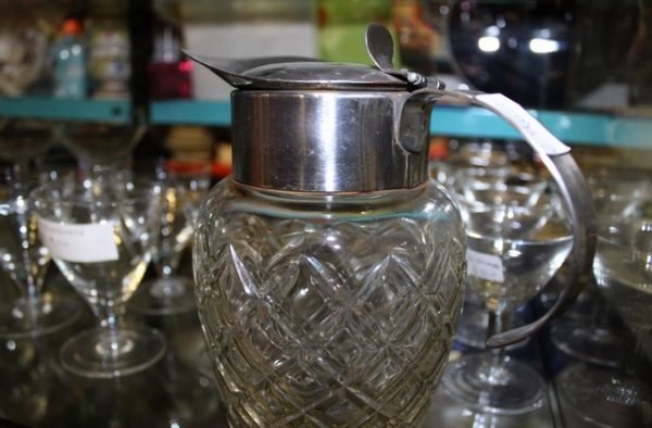 Caraffa in vetro decorato