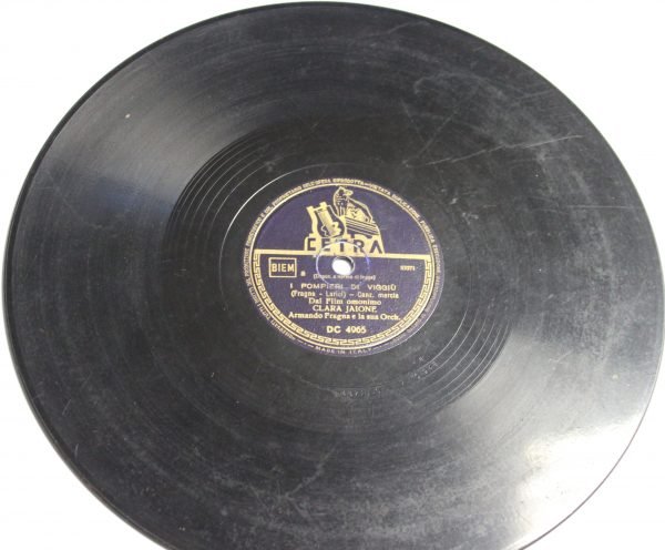 Armando Fragna e la sua Orchestra: I POMPIERI DI VIGGIU' / QUI...SOTTO IL CIELO DI CAPRI 78 giri