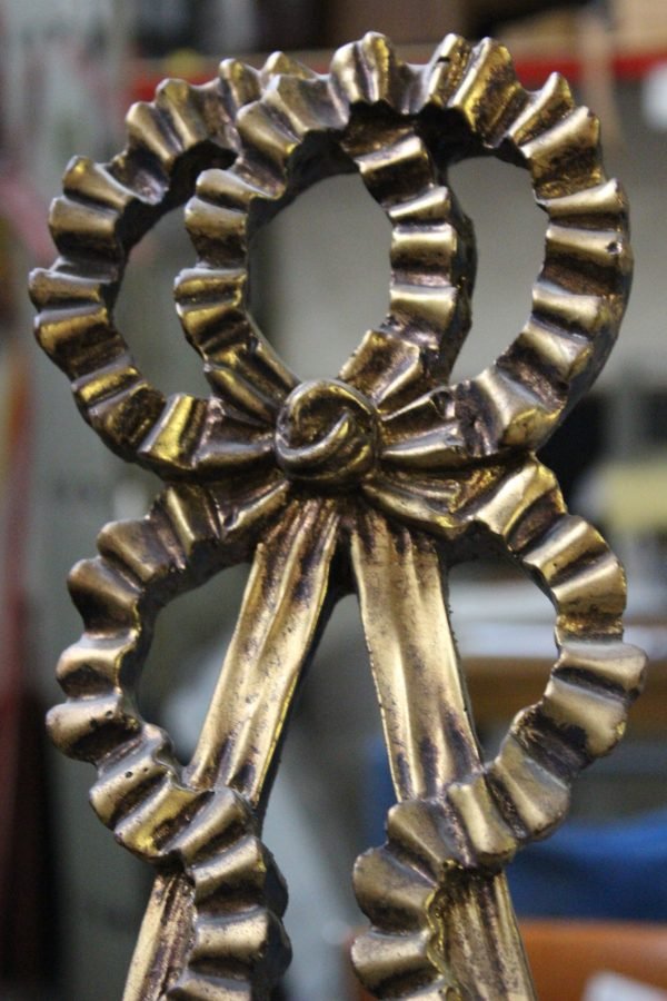 Specchio con cornice in legno dorata - immagine 2