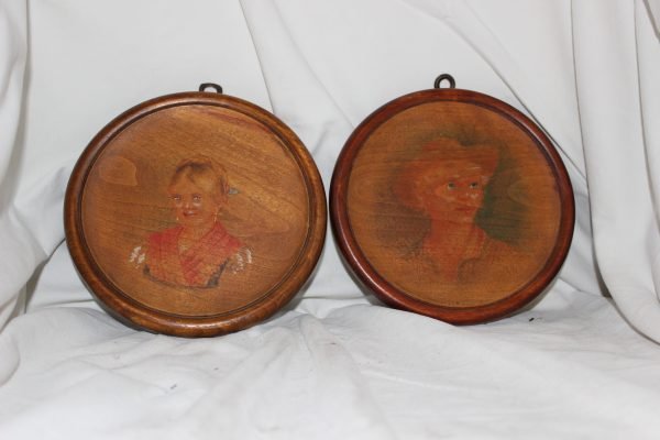 Coppia di piattini in legno