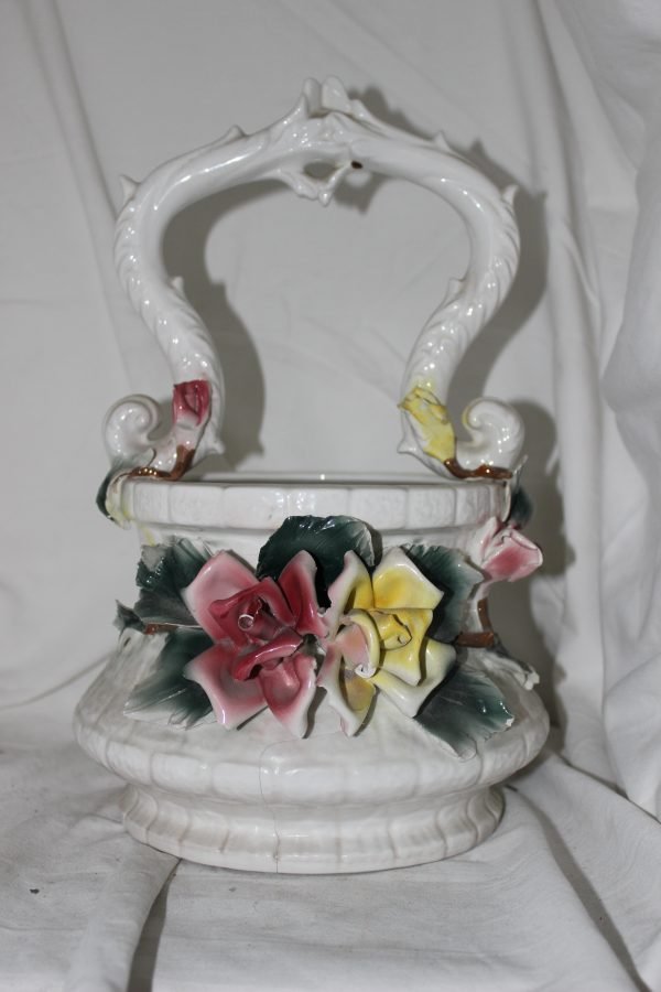 Vaso in porcellana con manico - Capodimonte