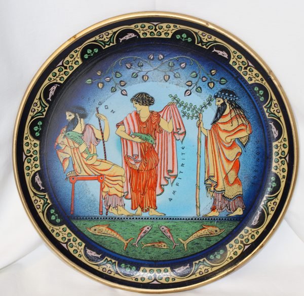 Piatto decorato di ceramica, fatto a mano in Grecia.