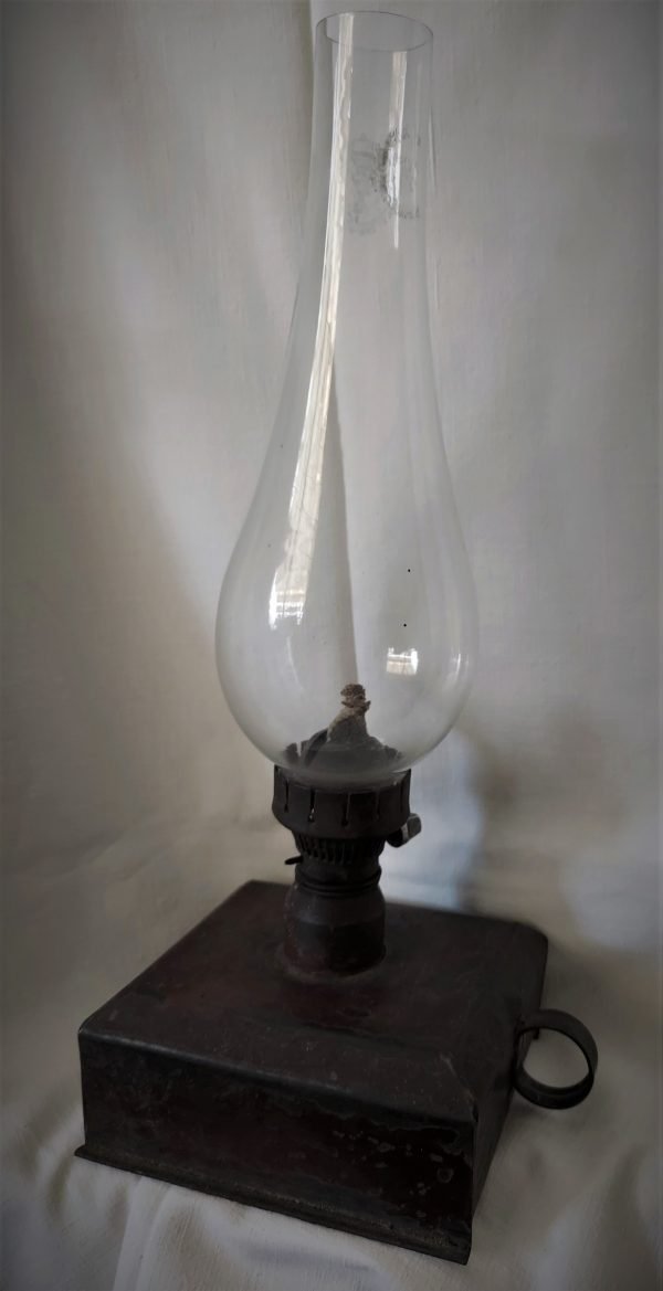 Lume/Lampada/lanterna a petrolio, base in ferro, fine'800 primi '900 - immagine 3