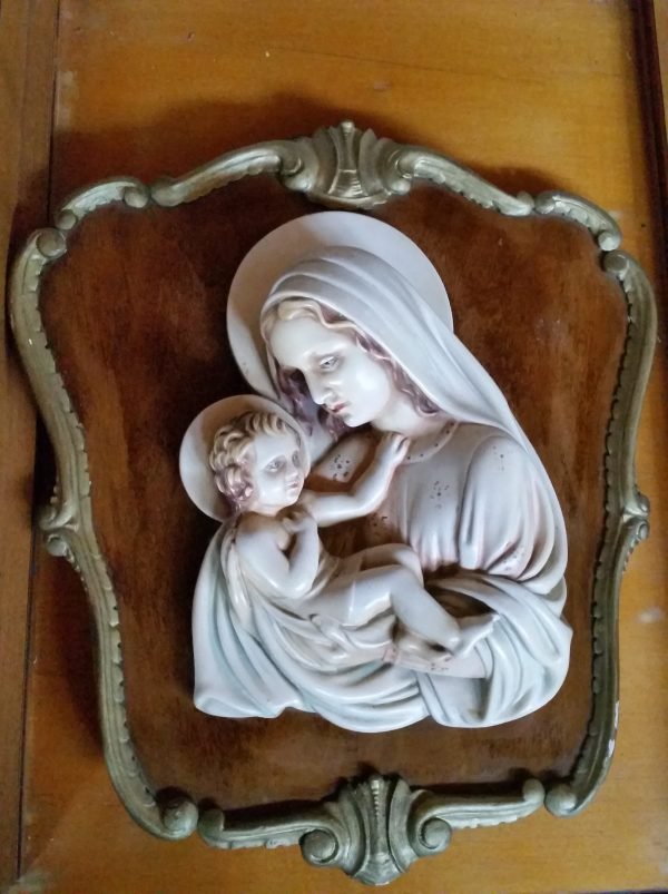 Madonna con Gesù , gesso su cornice in legno