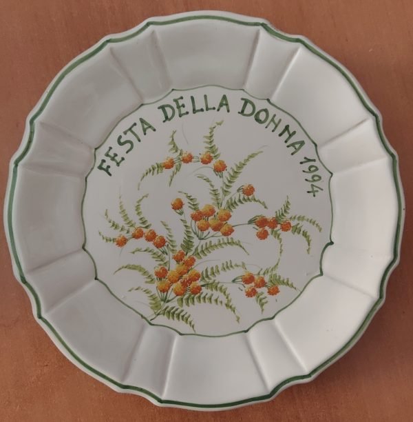 Piatto decorato "Festa della donna 1994"