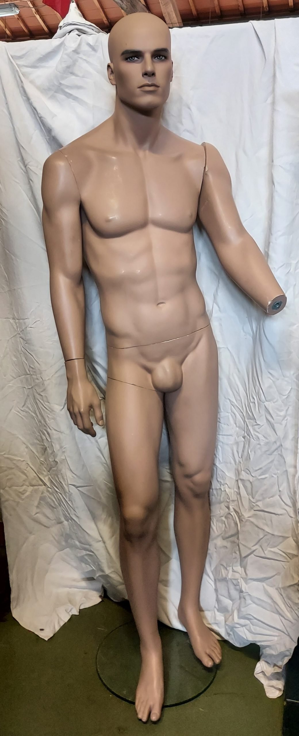 Manichino uomo  beige in resina