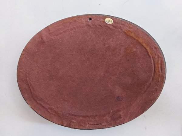 Ovale con bassorilievo in ottone - immagine 2