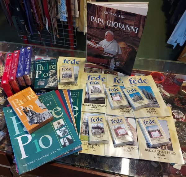 I luoghi della fede (7 fascicoli + 7 audiocassette)+ Papa Giovanni + Gli inediti di Padre Pio (6 fascicoli + 6 videocassette)