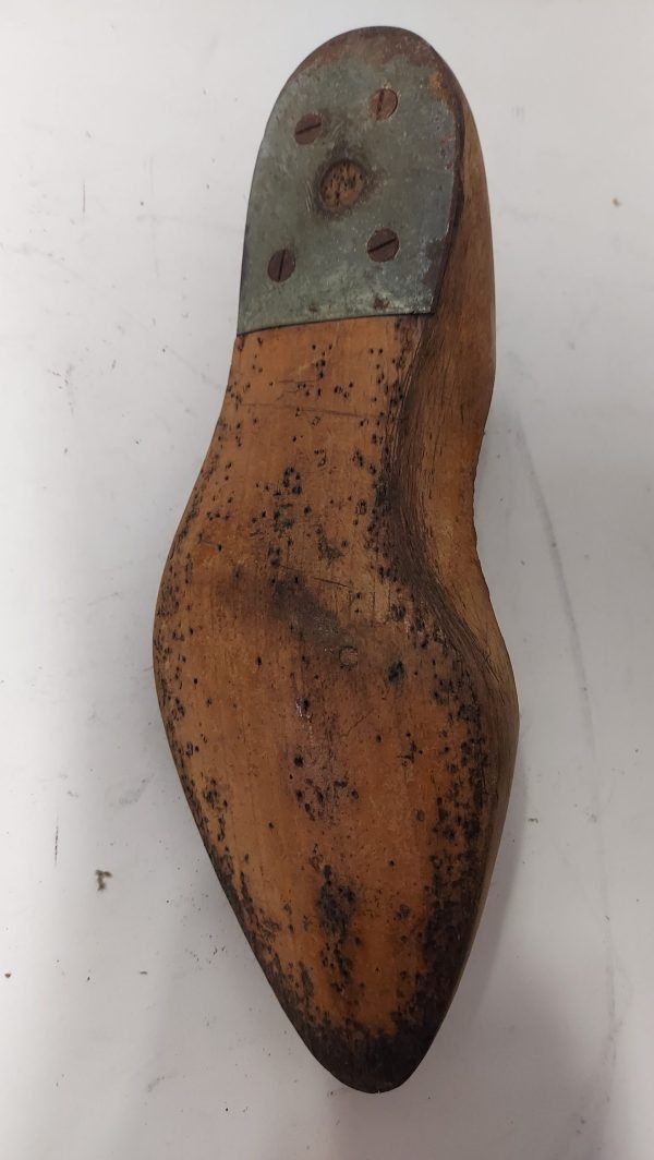 Forma per scarpa sinistra in legno - immagine 3