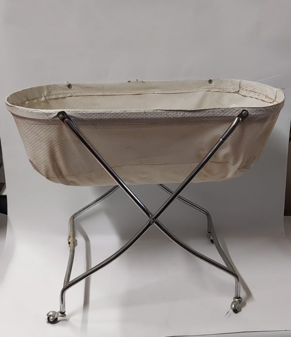 Lettino da bambola vintage
