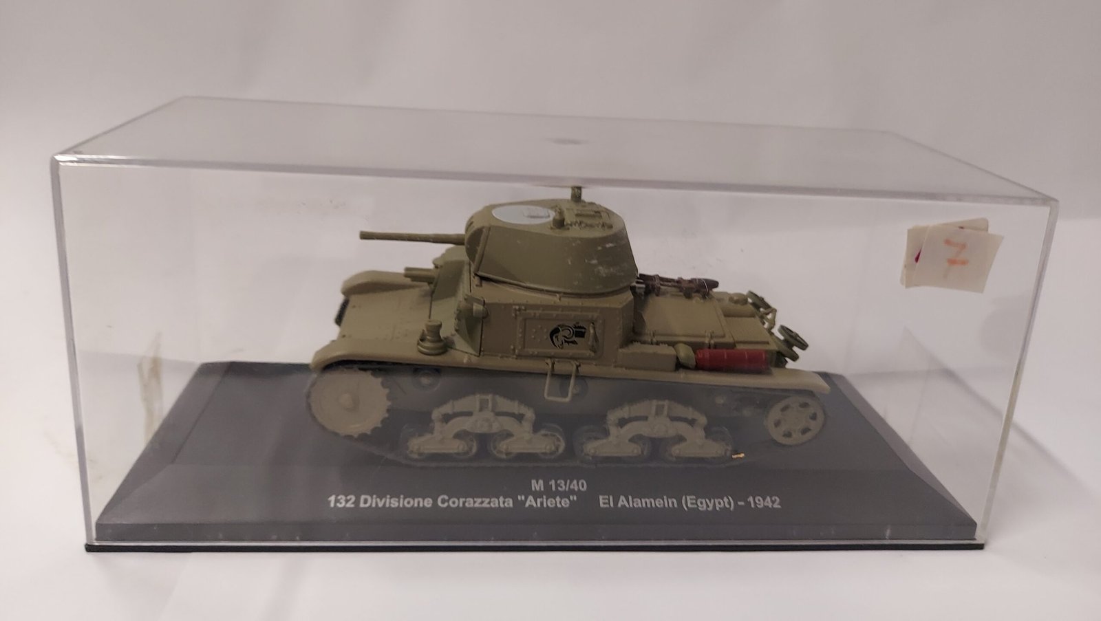 Modellino carro armato M 13/40
