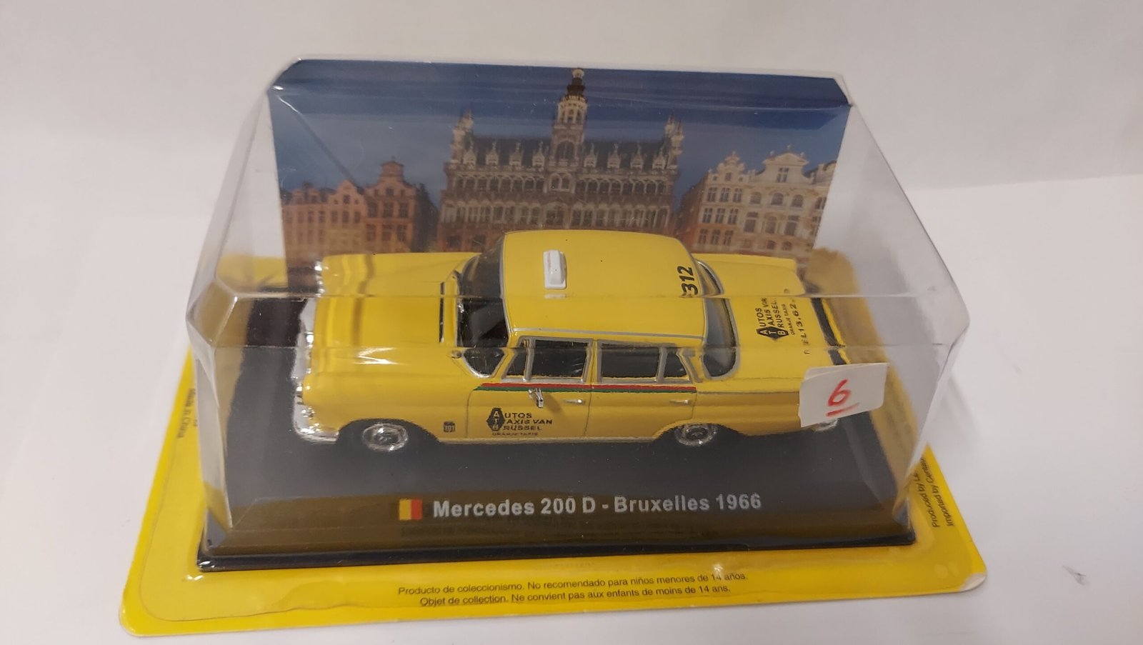 Modellino taxi Mercedes 200 D, Bruxelles  1966