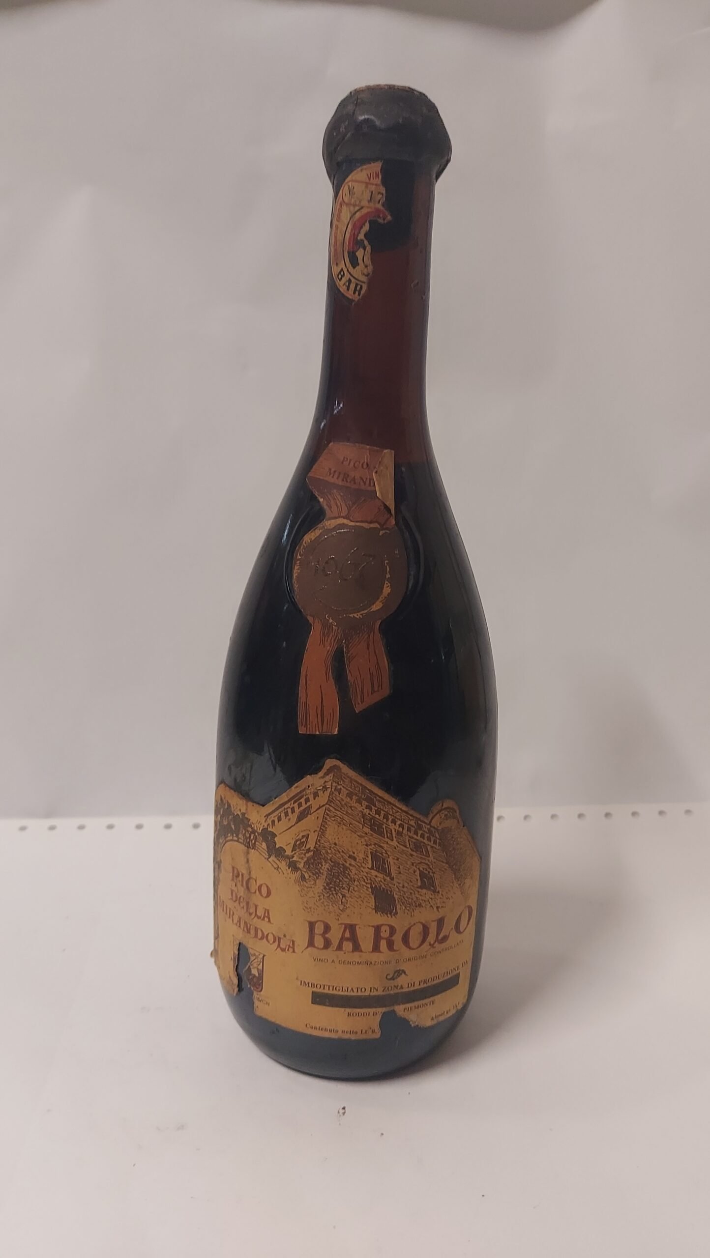 Bottiglia di vino barolo "Pico Della Mirandola"