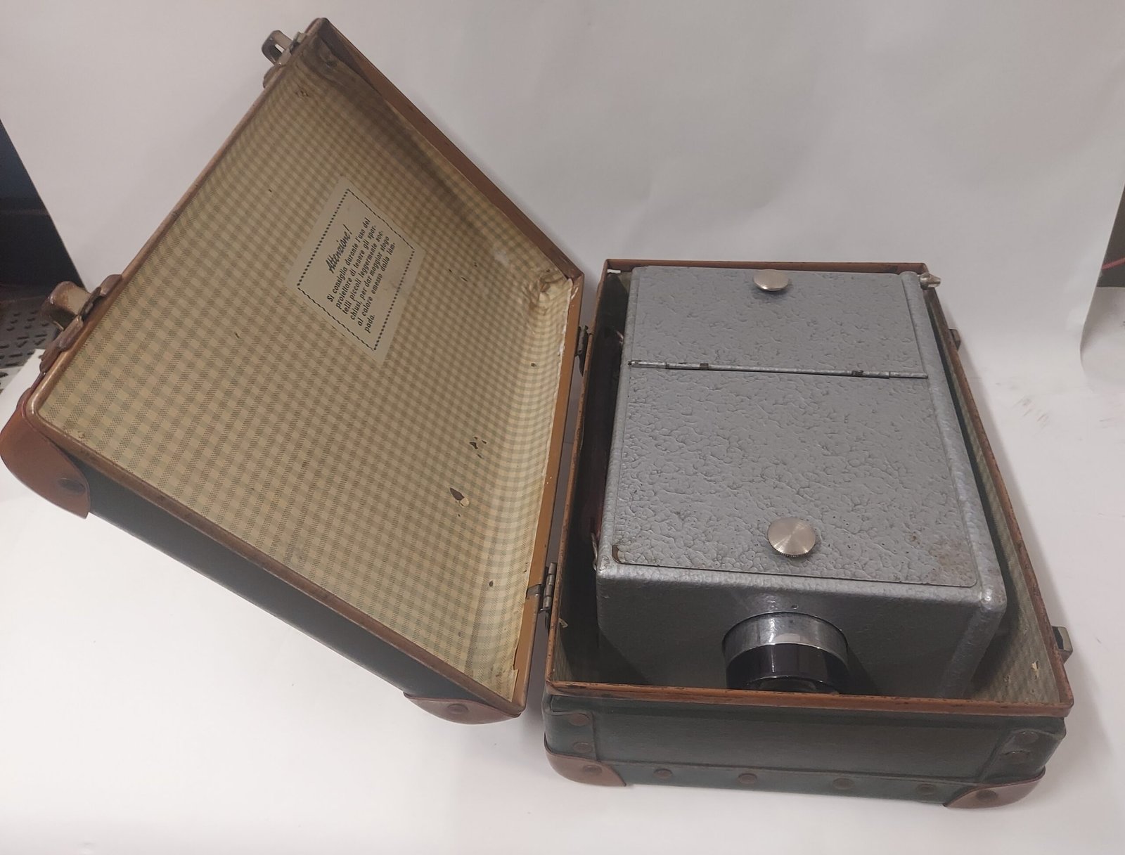 Proiettore vintage Iris con valigetta - immagine 6