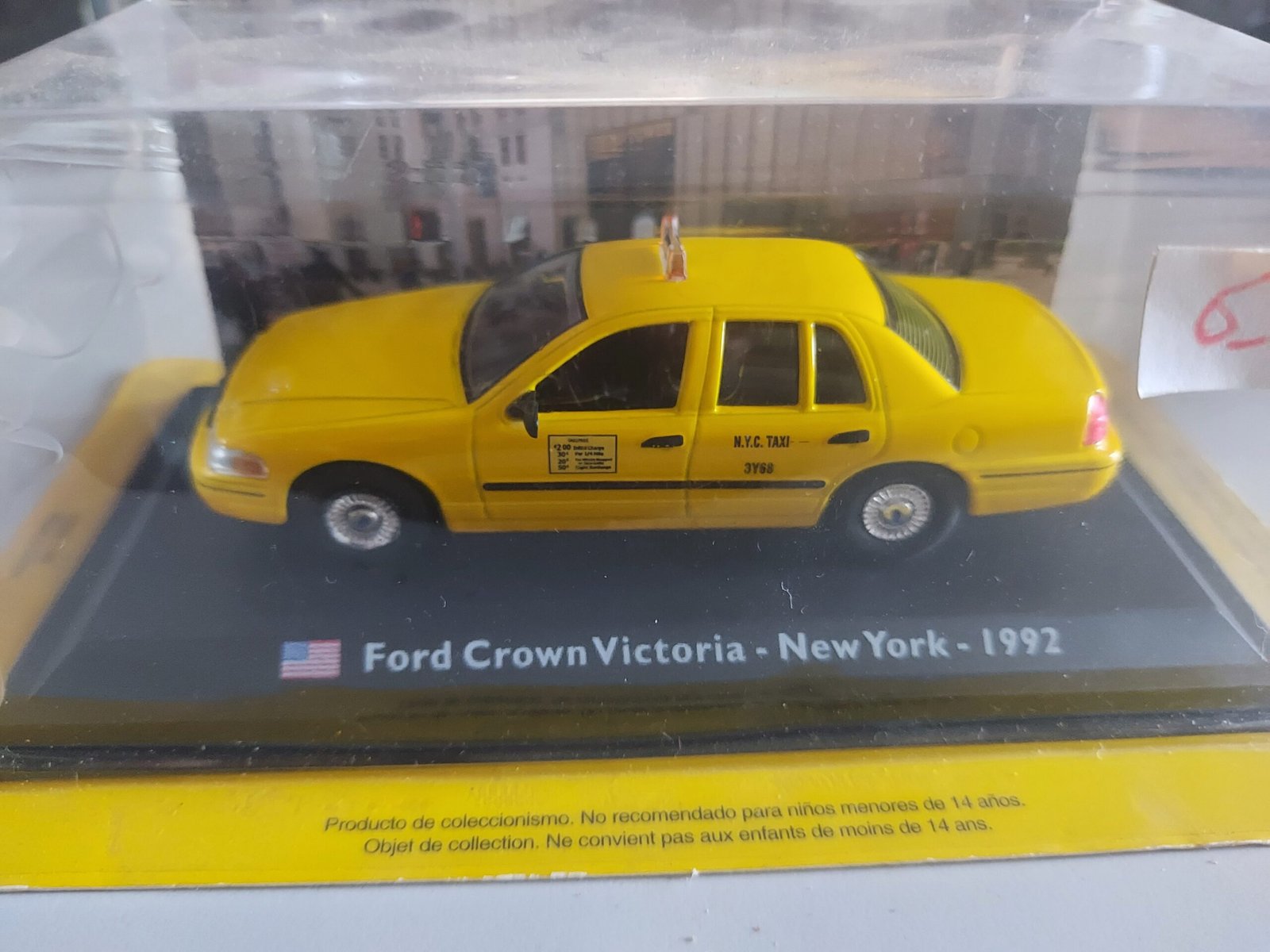 Modellino Ford Crown Victoria- New York Taxi del 1992 scala 1:43